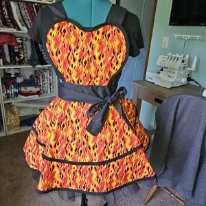 Flame Pattern Retro Hostess Apron